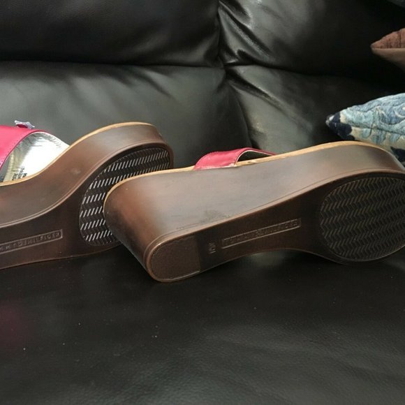 Tommy Hilfiger Women's Wedge Sandal SZ 6 1/2 - Picture 4 of 5